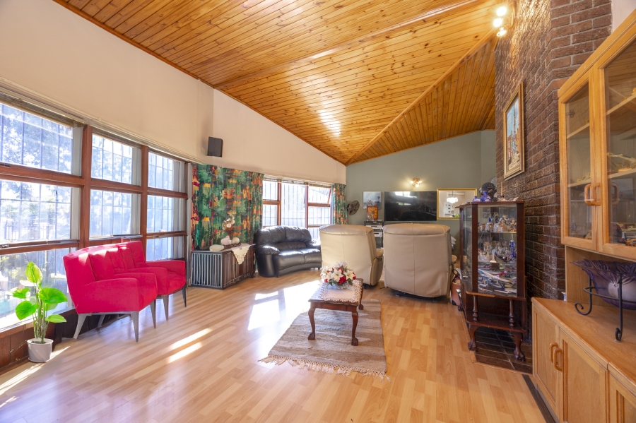 6 Bedroom Property for Sale in Plattekloof 1 Western Cape